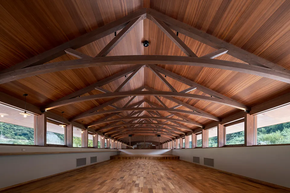 自然の厳しさと長期間を要した資材調達