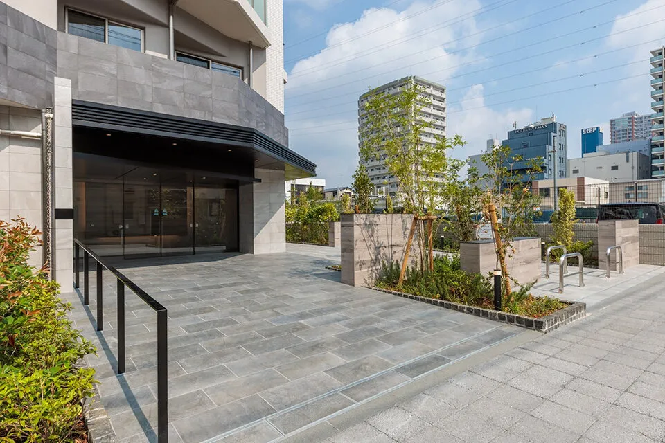 喧騒とコストの壁、高まる施工難易度