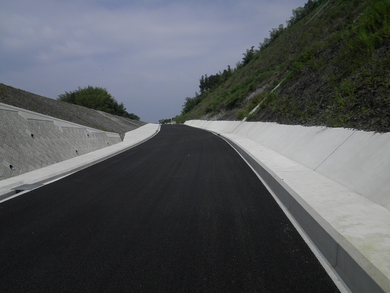 浜田・三隅道路原井地区舗装