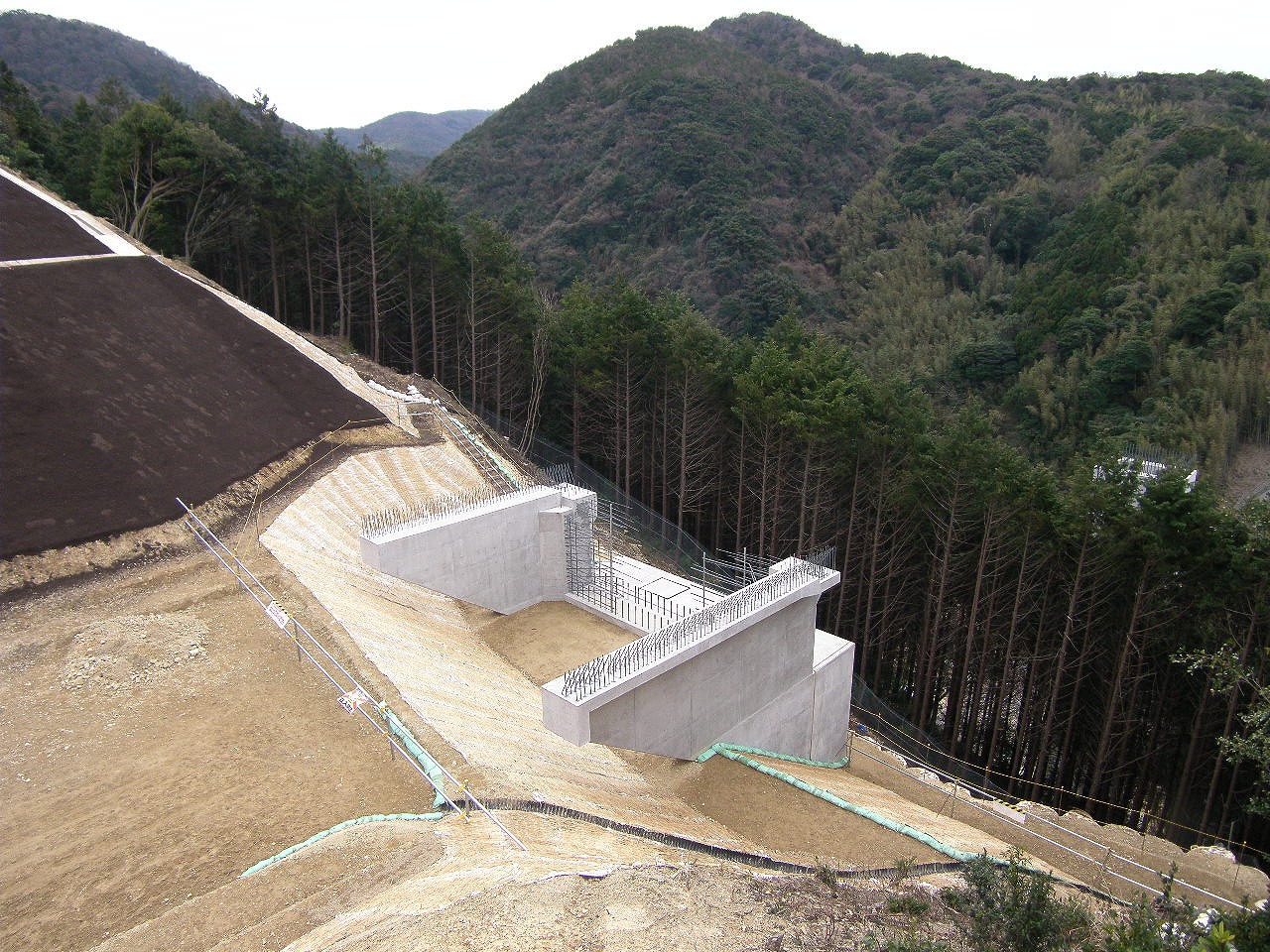 浜田・三隅道路折居川橋下部