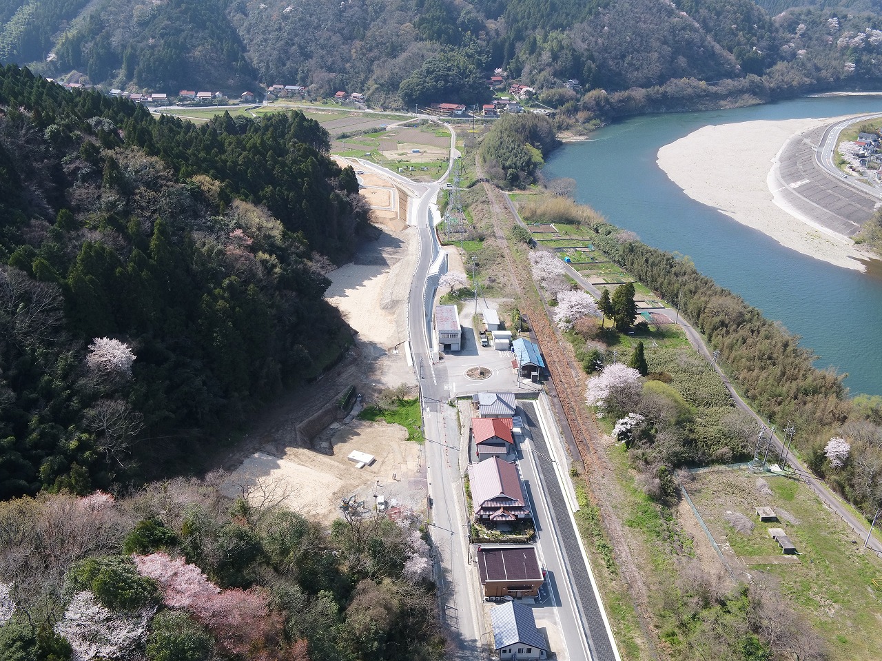 江の川川平地区築堤護岸工事