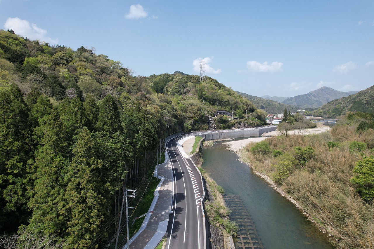 桜江金城線（市山工区）防安（改築）舗装（補正）